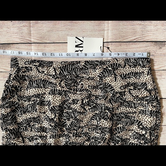 ZARA ANIMAL PRINT MINI SKIRT - Picture 4 of 11